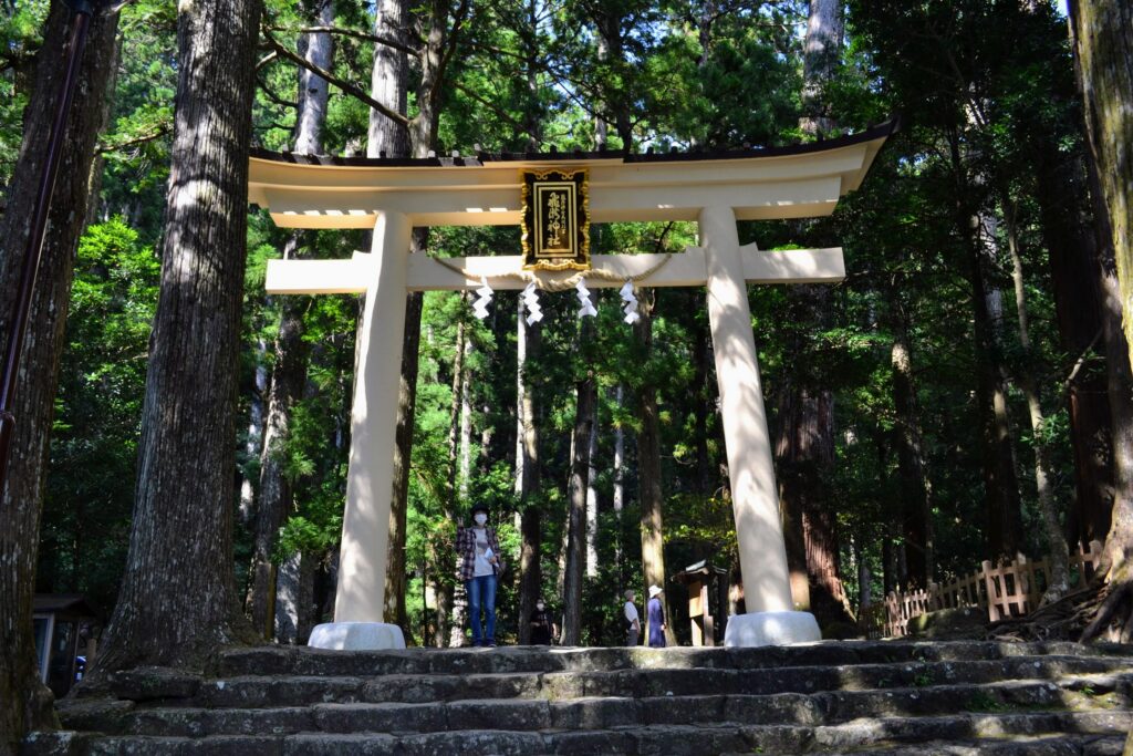 Torii du sanctuaire Hiro-jinja