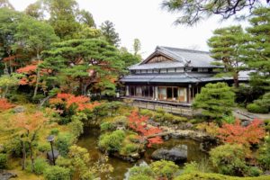 Les couleurs de l’automne au jardin Yoshiki-en à Nara