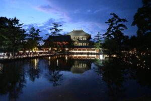 La visite nocturne du temple Todai-ji