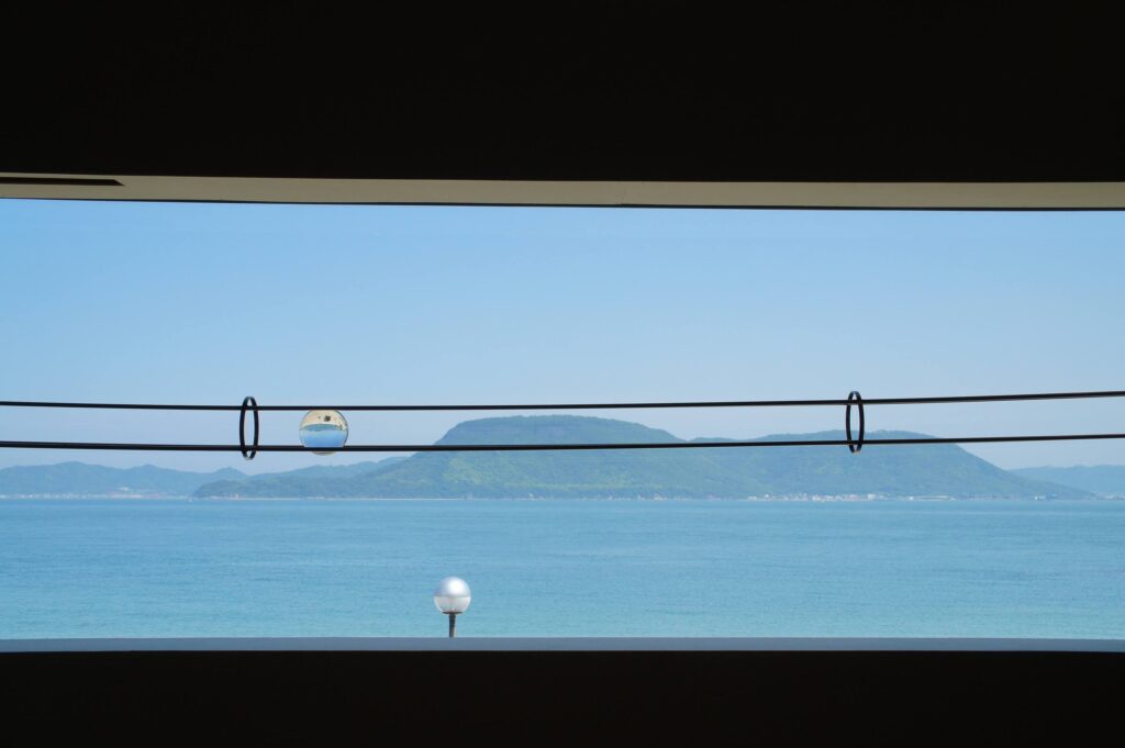 Meditating Swing, Rolling Scenery