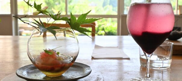 Amuse-bouche froid à base de plantes sauvages
