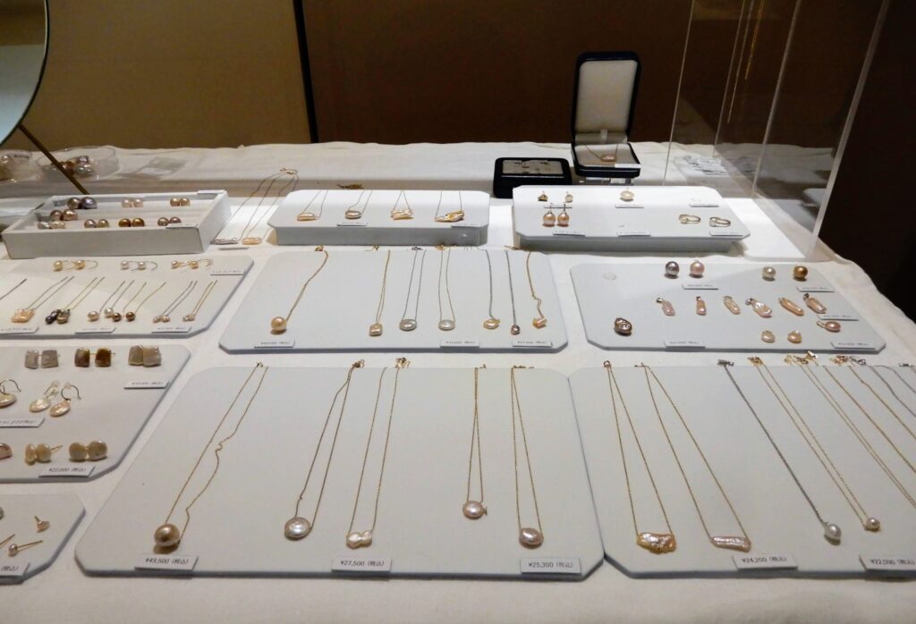 Au magasin JINBO PEARLS