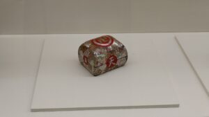 Boîte incrustée de nacre avec motif manji