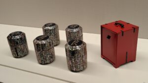 Service de kuzukiri en laque incrustée de nacre et Boîte de transport alimentaire