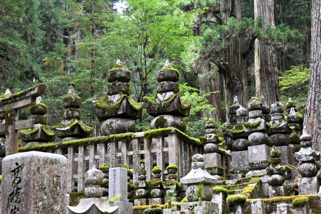 Stèles de cinq niveaux