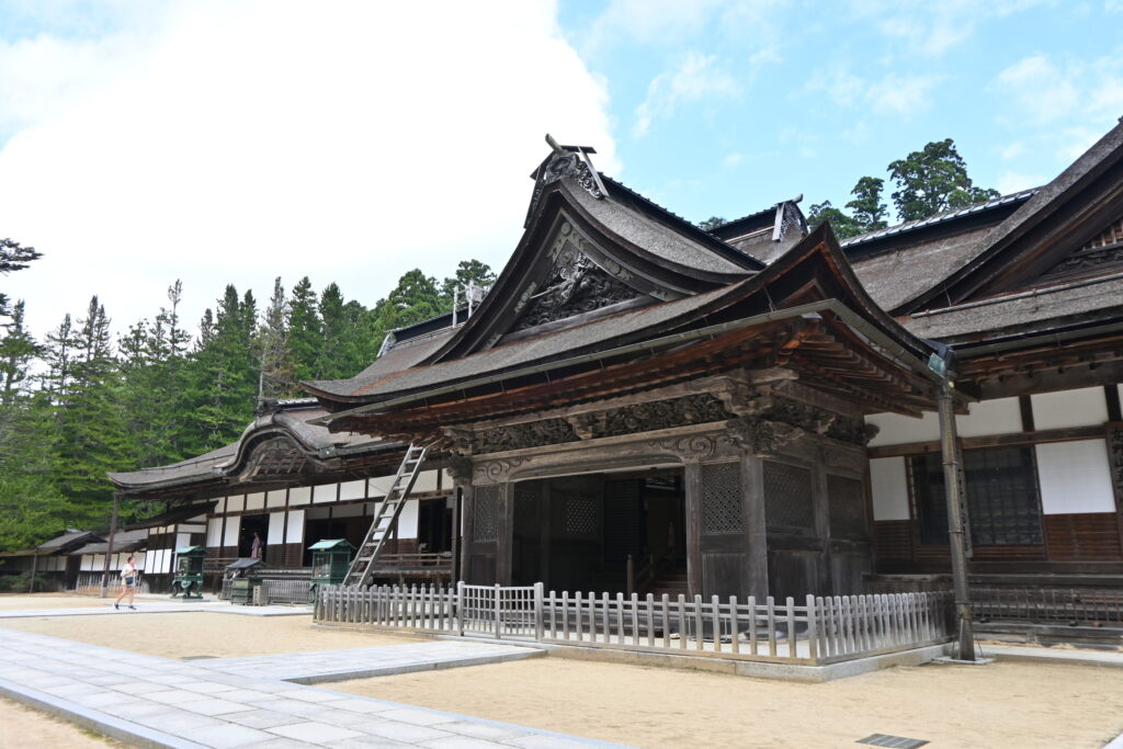 Entrée spéciale du temple
